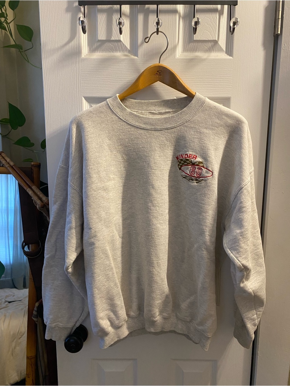 Kinder 60 Racing Embroidered Light Grey Crew